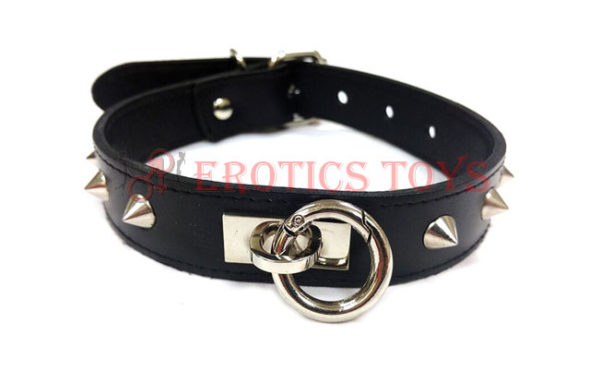 Código: 891 Rouge Leather O Ring Studded Collar